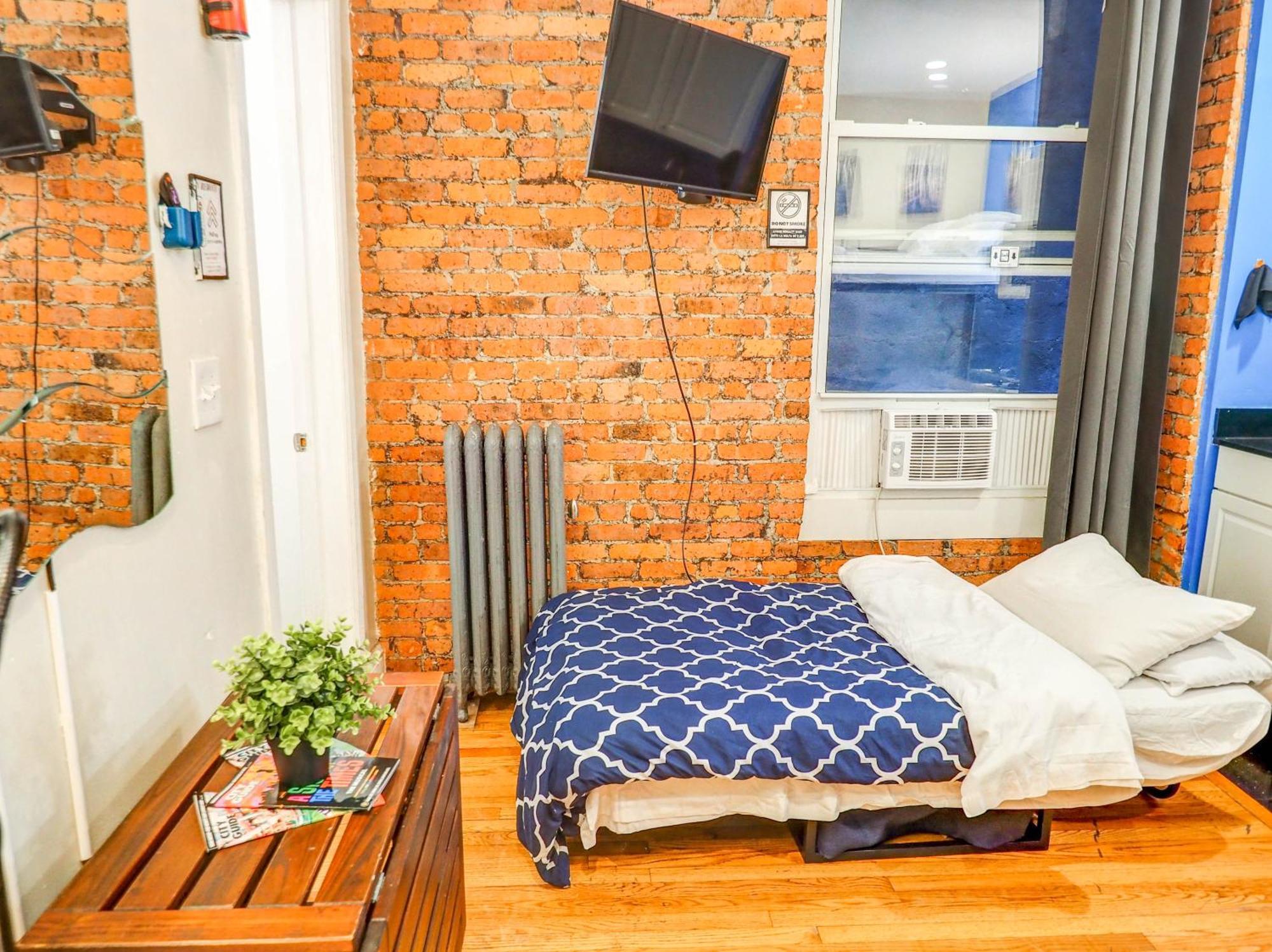 Metropolitan Manhattan Apartment