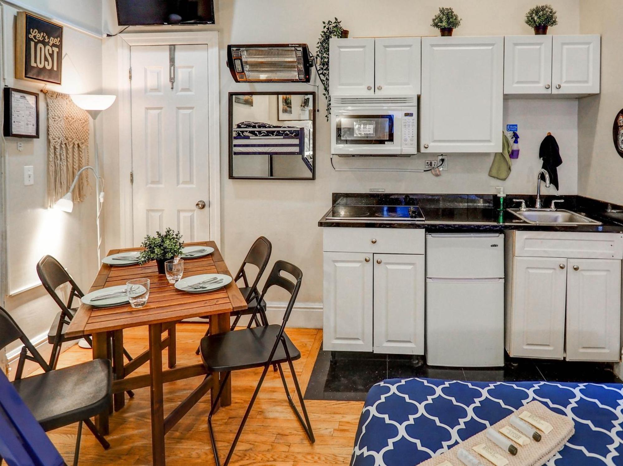 Metropolitan Manhattan Apartment *