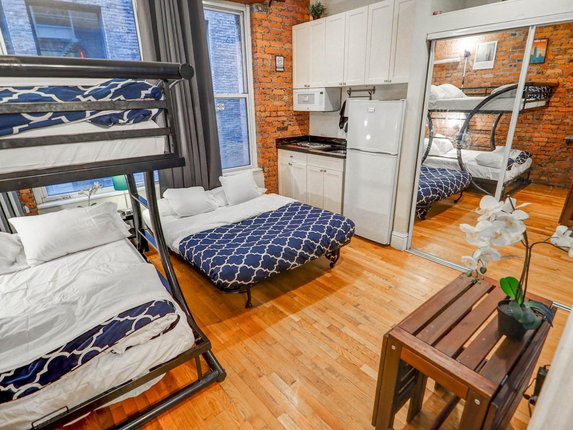 Metropolitan Manhattan Apartment