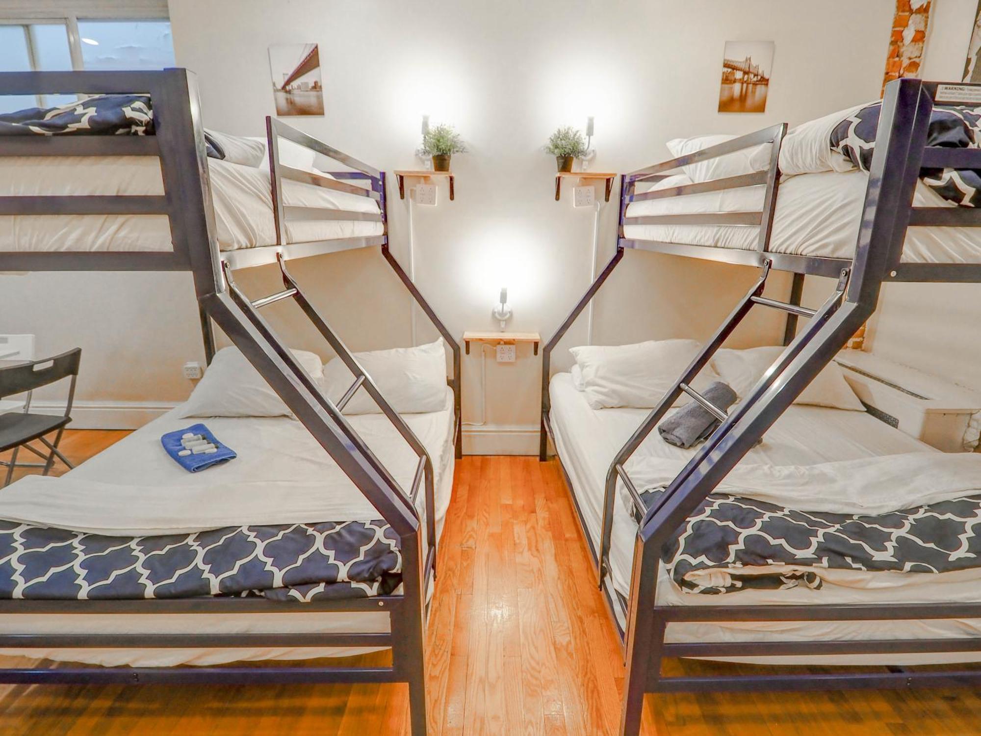 Metropolitan Manhattan Apartment *
