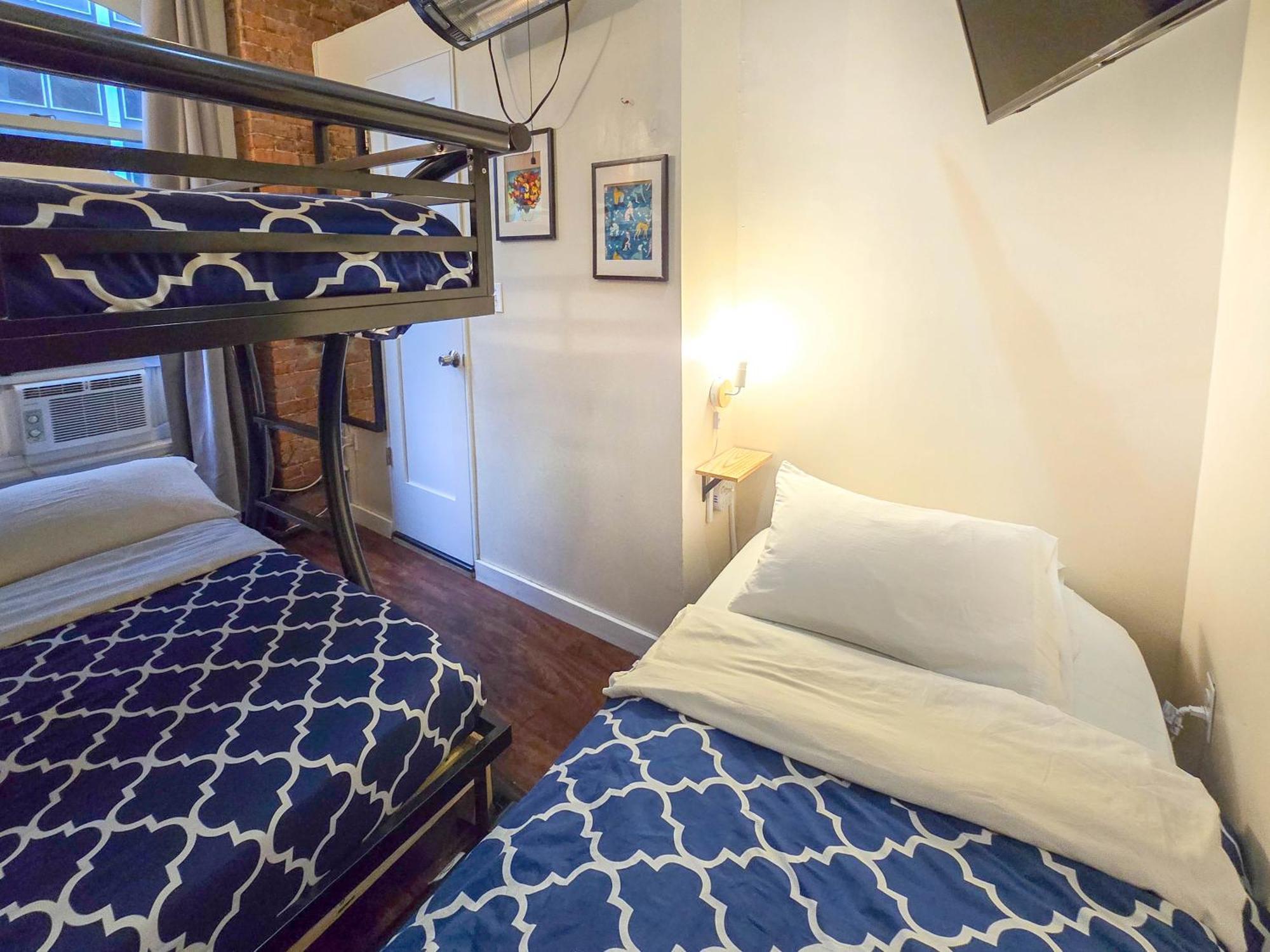 Metropolitan Manhattan Apartment *